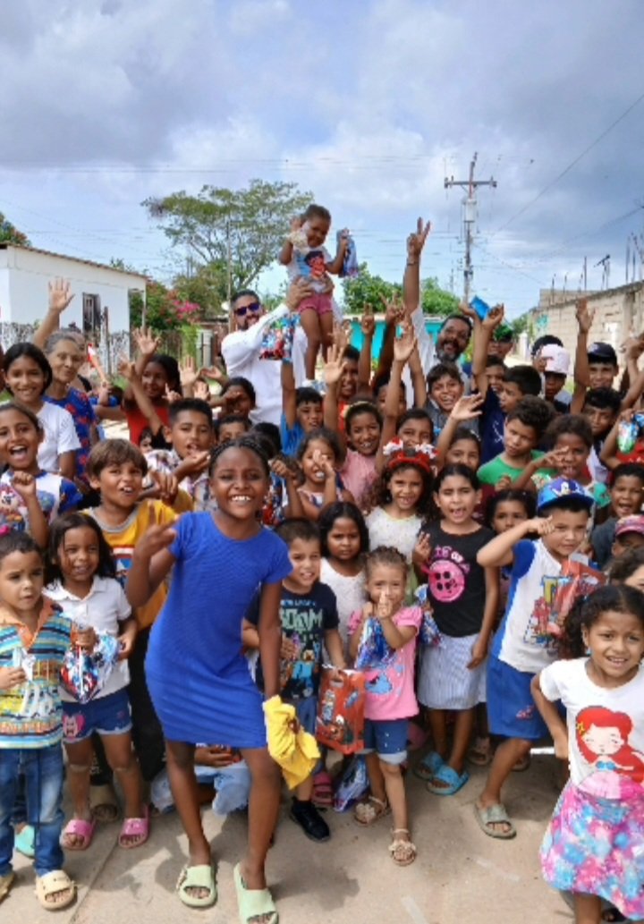 CemRaul's tweet photo. Ayer 21/07/2024 El C.E.M Dr Raul Leoni, conjuntamente con el Secretario General de AD en resistencia Carabobo,FRAMMY HERNANDEZ, llevamos alegría y esperanza a esos niños y niñas, de las comunidades. Virgen del Carmen y el Sector el Socorro EN LA PARROQUIA MIGUEL PEÑA  DE VALENCIA https://t.co/bDb2n94xFP