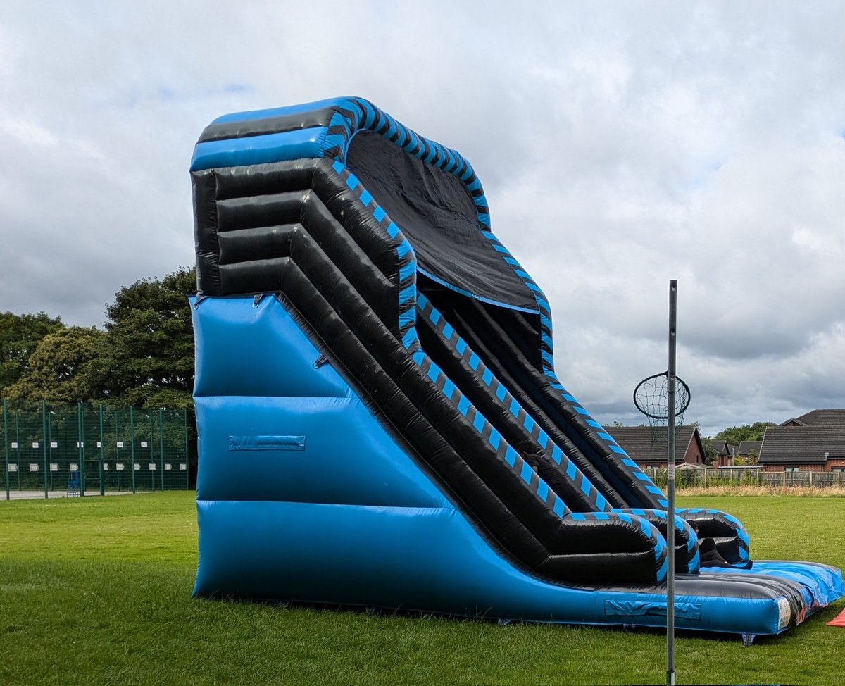 MissBreenCMA's tweet photo. Rewards events at the end of a very busy term. CMA Cinema, inflatables and a trip to the Chill Factore #CMAAspiringStars #Studentcharter #TheCMAWay #PersonalDevelopment @BrightFuturesET @CedarMount_BF https://t.co/R1Q0VZmnH4