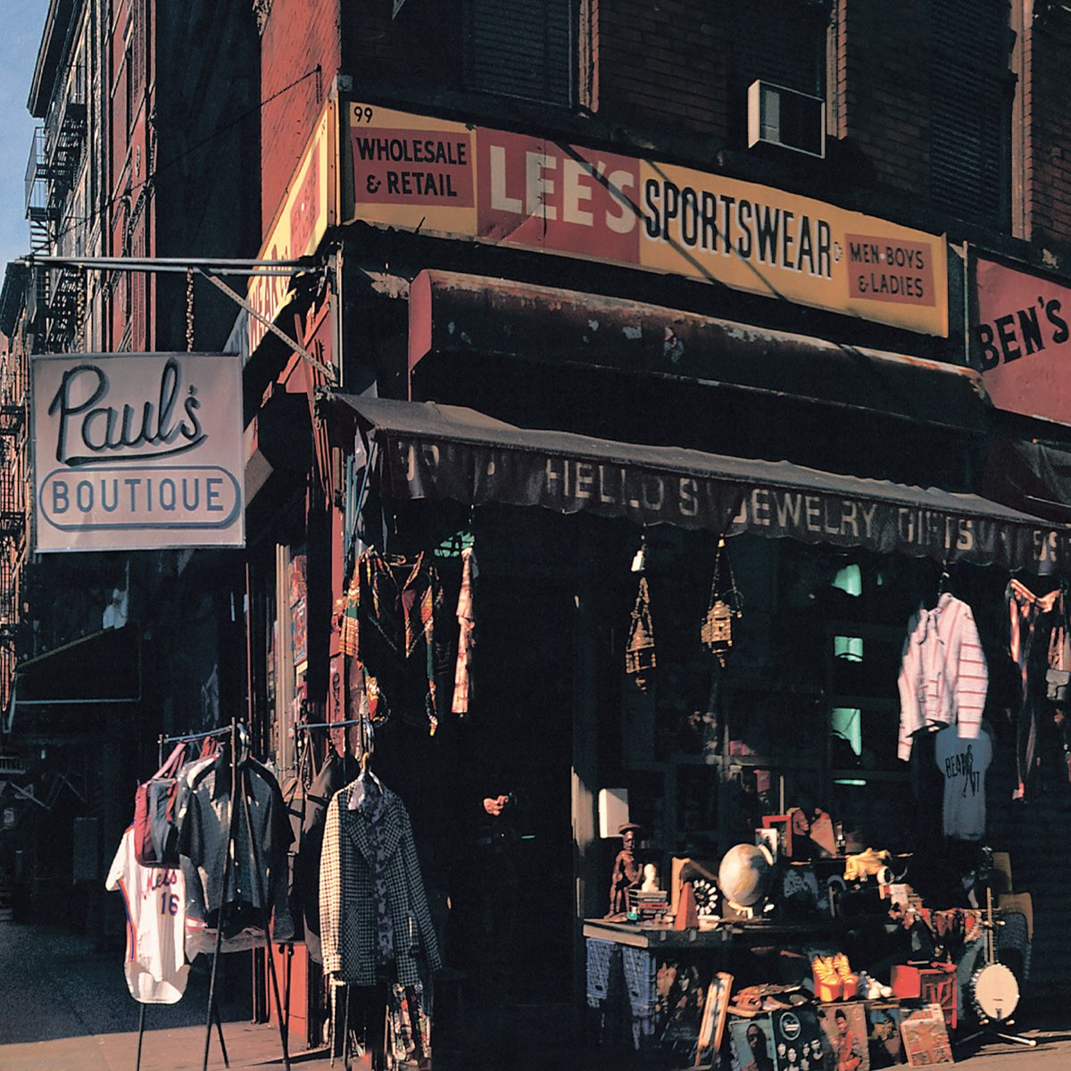 MAGNETMagazine's tweet image. 35 years ago today, #BeastieBoys released “Paul’s Boutique.” The sounds of science. Read our #ClassicAlternative review on this essential @beastieboys album: magnetmagazine.com/2009/02/13/cla…