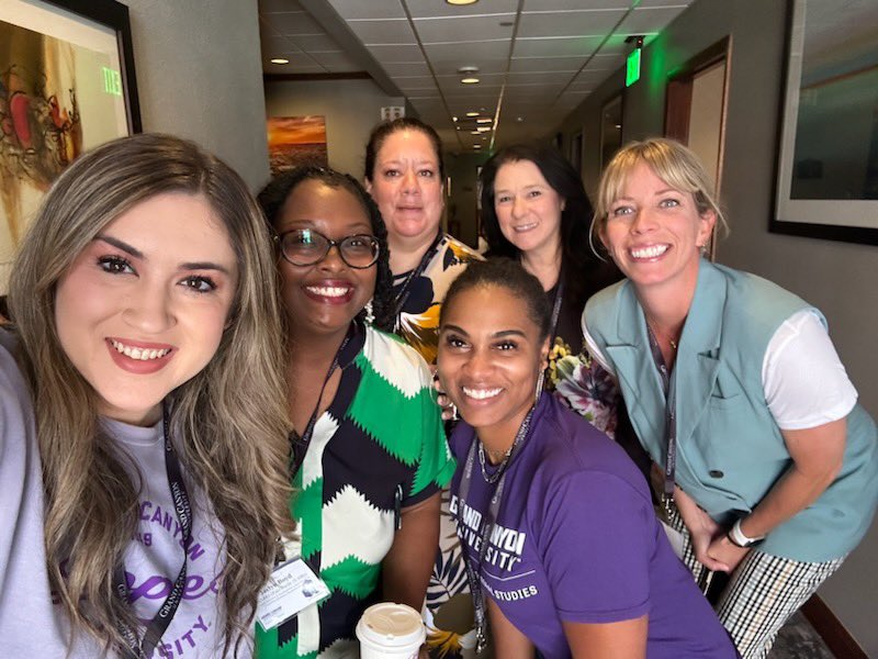MsLBuie's tweet photo. Having a support system in every aspect of life is invaluable. Whether it's friends, family, or colleagues, their encouragement and guidance make all the difference. Surround yourself with those who uplift you! 💪❤️🤝 #SupportSystem #Grateful https://t.co/YCayaeO6ht