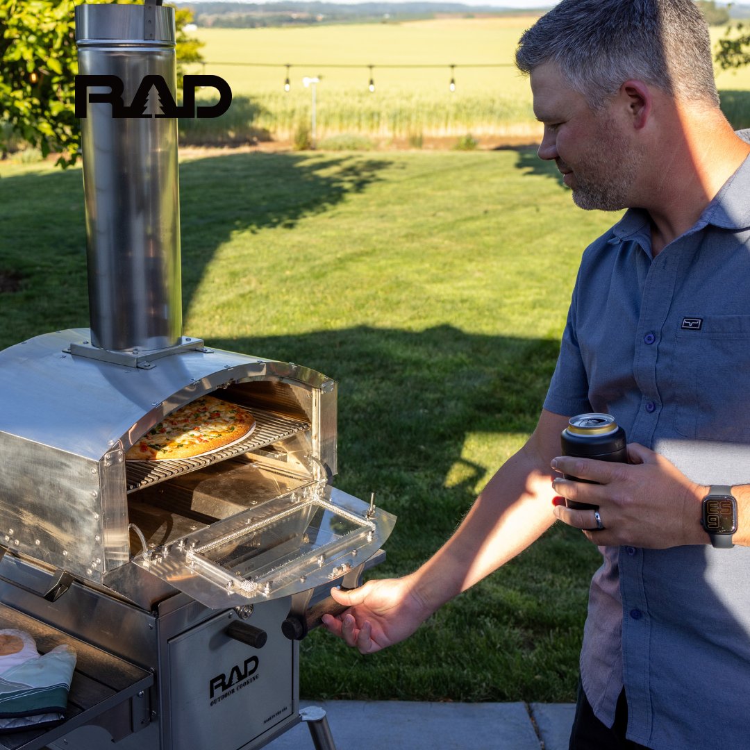 TimberStoves's tweet photo. Take summer pizza nights to the next level 🍕👨‍🍳

Simply add wood chips to the designated channel, and adjust the smoke level to suit your preferences. With a temperature range from 350 to 550 degrees Fahrenheit, you have full control over your cooking experience. https://t.co/mx8No2gsRL