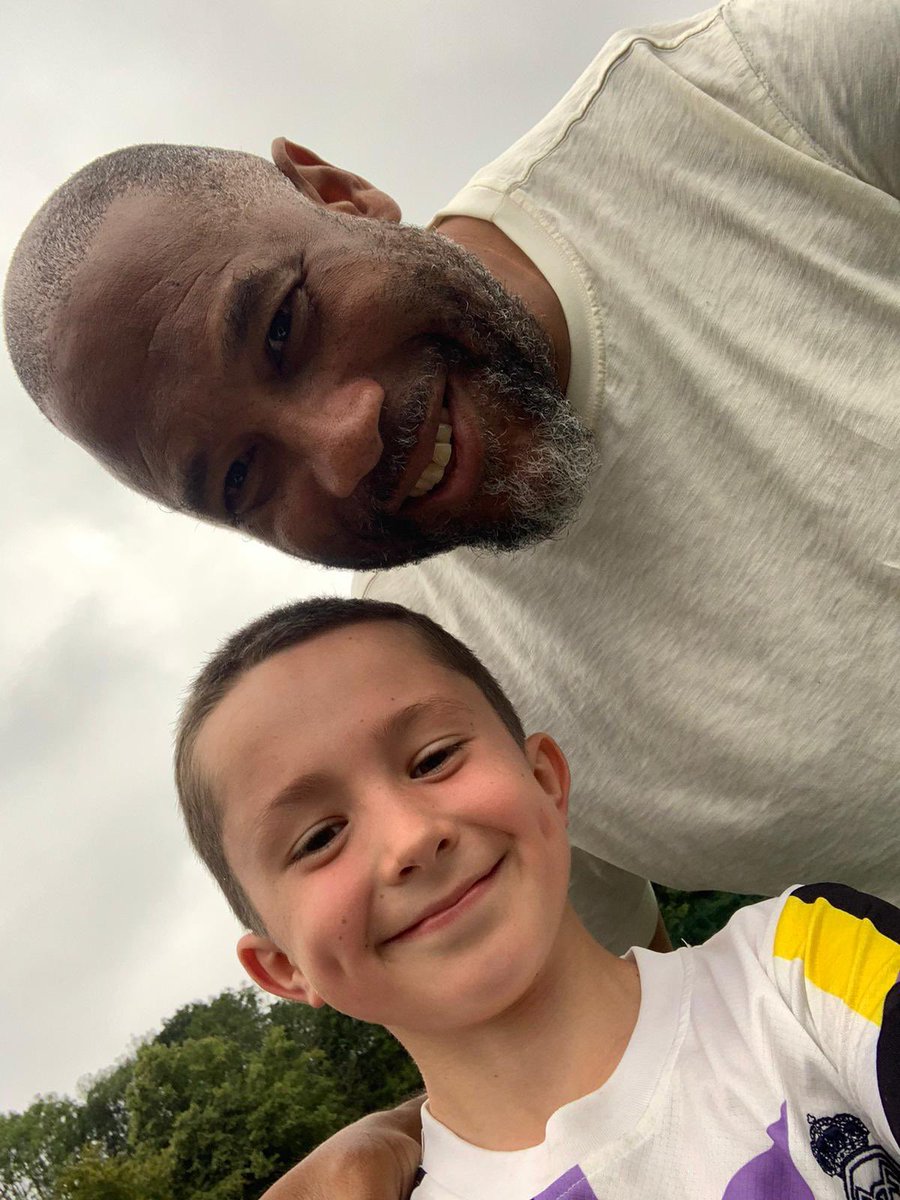 sonbxx's tweet photo. When your boy and all his footy team meet the legend @officialbarnesy @LFC 
#legend #lfc #starstruck #halewoodrosemont https://t.co/XLwXjxB0v9
