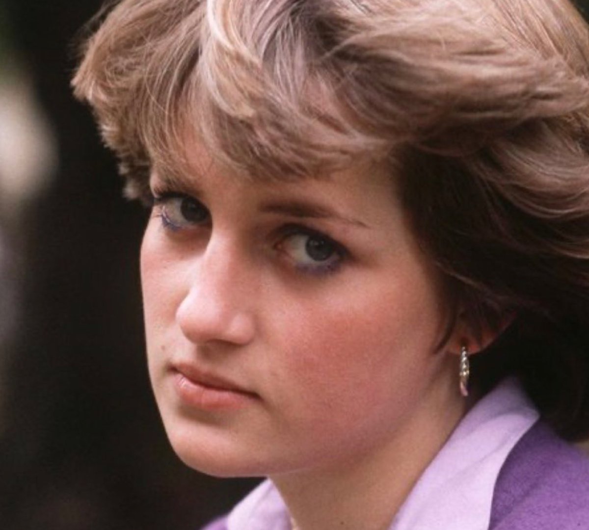 TashP351's tweet photo. Weird how mum’s dog was born AFTER Princess Diana died… ??? https://t.co/cV237Q3AT6