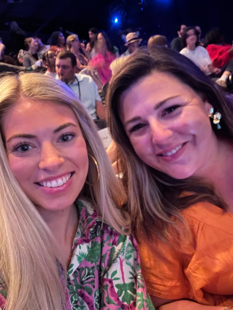 mcneelybrockman's tweet photo. Lights, camera, action! Reagan and Leigh attended @FriendsLifeCom1's ‘Powerful, As I Am’ at the @kindlingarts. The Friends-produced show revealed vulnerable emotions they often feel, and how they confidently embrace themselves as they are. https://t.co/DEPHWqk3eK