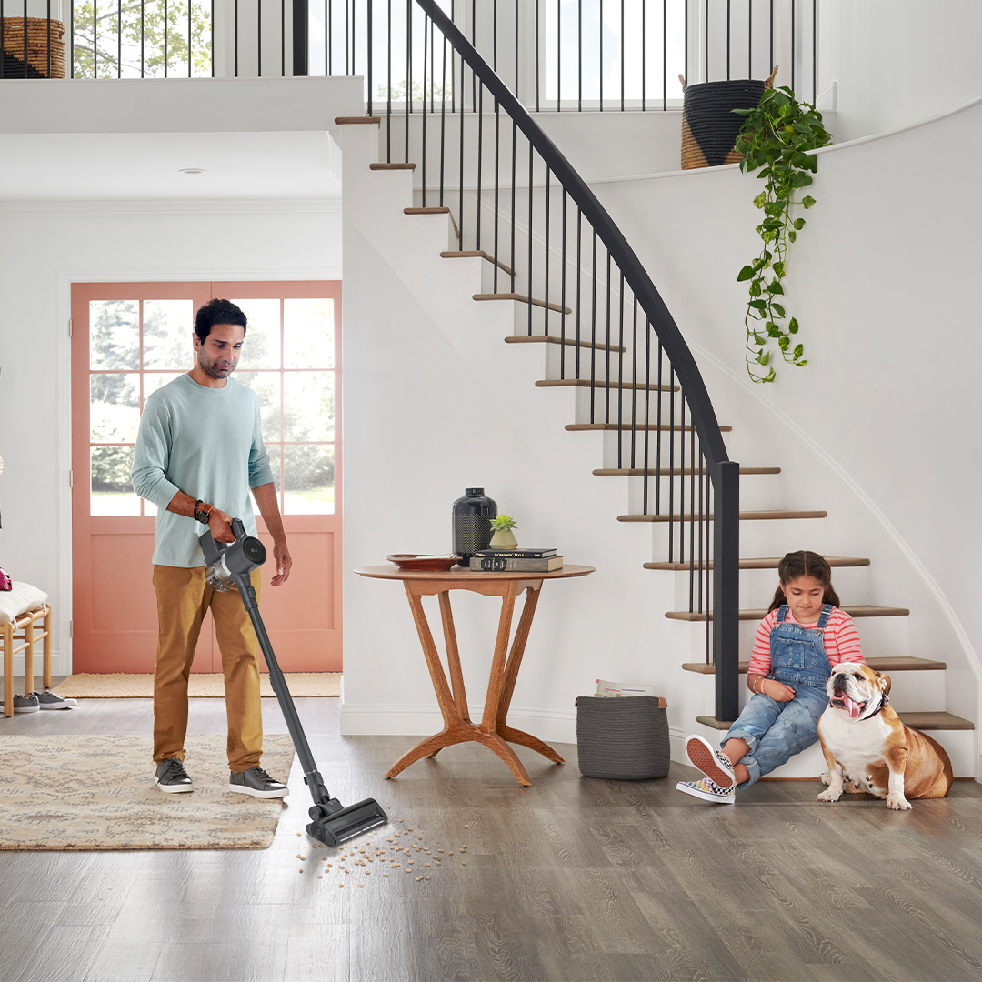 LGUS's tweet photo. More time at 🏡 = way more snack spills

Stay on top of ‘em this summer with the powerful &amp; versatile #LGCordZero Vacuum: https://t.co/VETC9YFO5C❤️
#LifesGood https://t.co/rzv1edmE0z