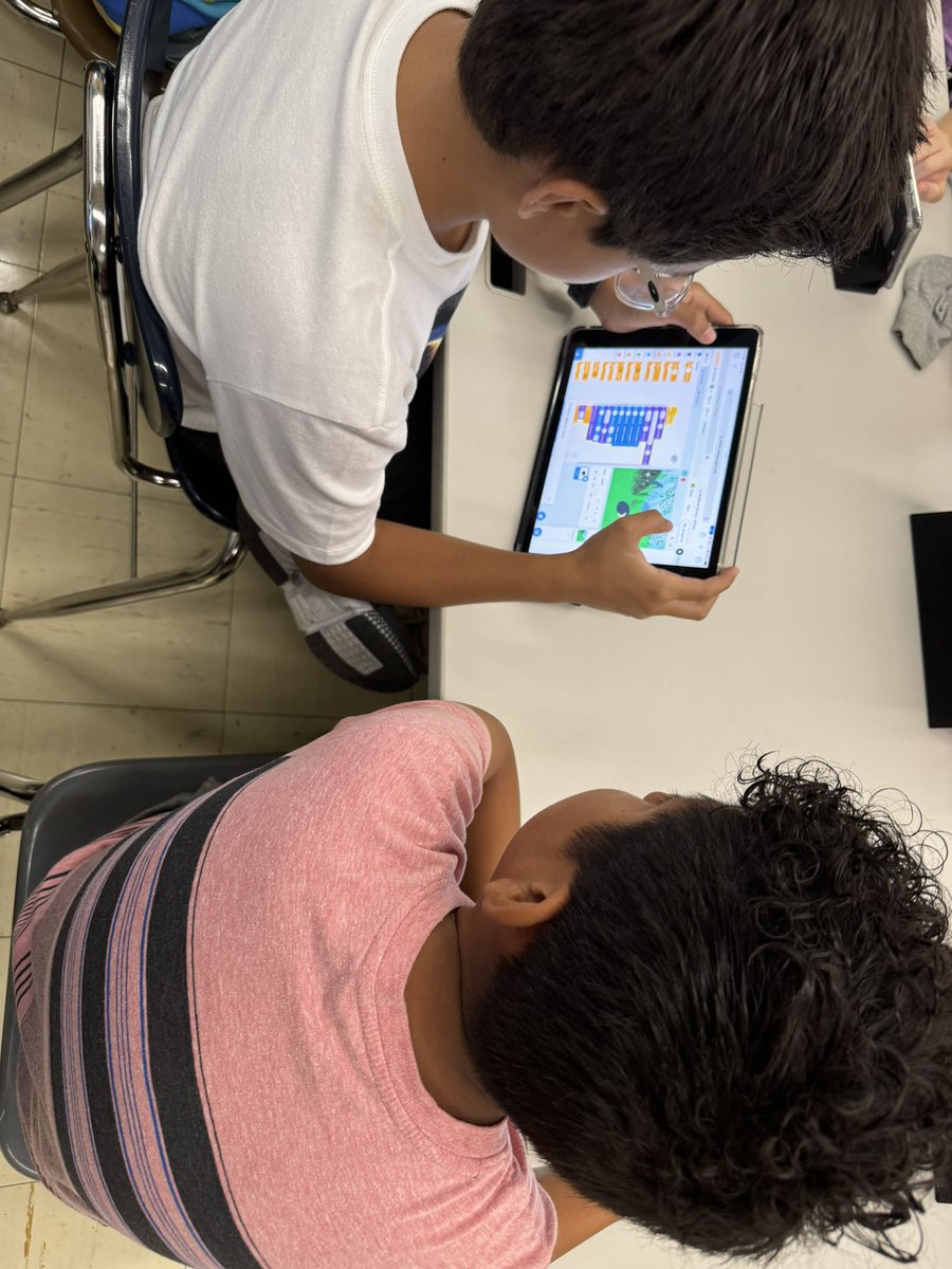 Physical and mental breaks are important for a learning brain. That’s why in #SummerRising2024 <a href="/30Q149/">Q149</a> we teach students Dance, thanks to @Ajnadance, Mindfulness, and Coding.
<a href="/nycdistrict30/">District 30</a>