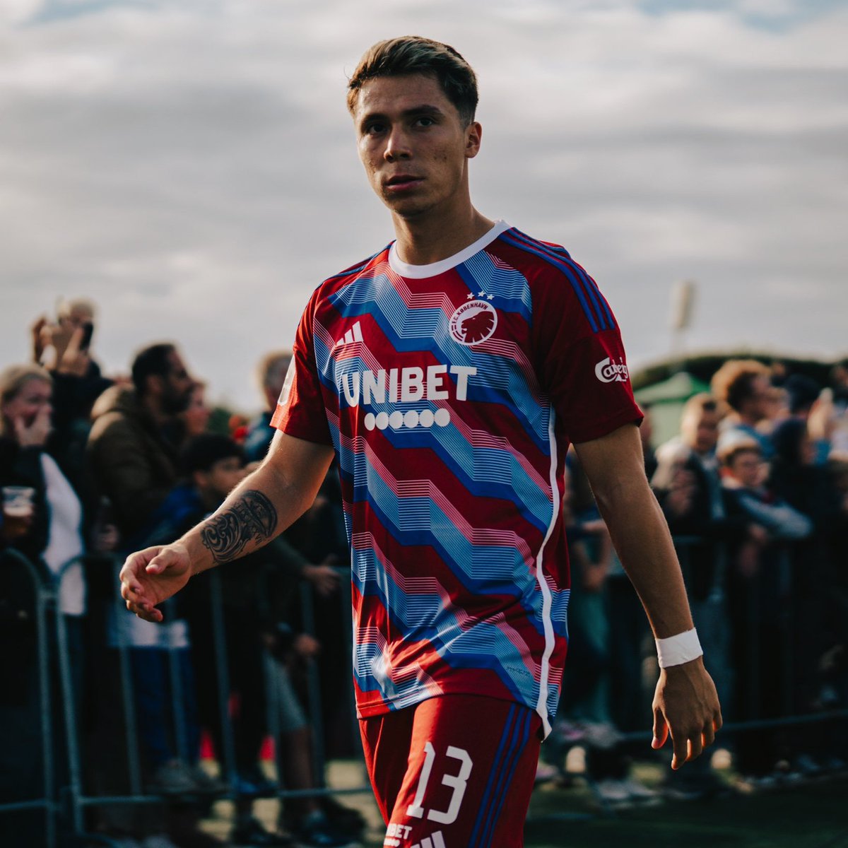 🚂 Rodrigo Huescas, entre los jugadores de Copenhague, frente a Lyngby:

1 asistencia.
1° en duelos ganados (9).
1° en entradas realizadas (3).
1° en recuperaciones (6).
1° en oportunidades creadas (2).
1° en regates realizados (3).
3° en despejes (3).

🇩🇰 DEBUT INOLVIDABLE.