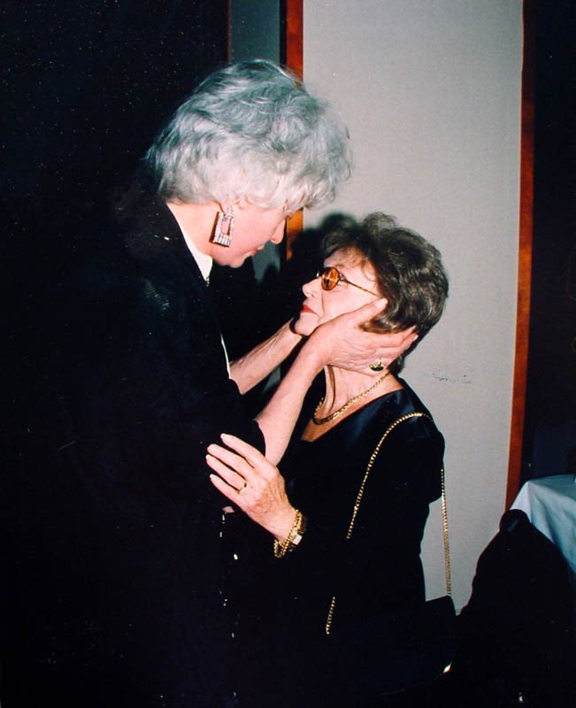 dancindanw's tweet photo. On this day in 2008 we lost the amazing ESTELLE GETTY - I was lucky to have her invite me over for b’fast a few times - this is one of the few pics Bea had of them 💜💙 - #estellegetty - @goldengirlsfans @goldengirlsnews @GoldenGirlsPod @GoldenGirls85 @goldengurlzz @beawildering https://t.co/95Cz5CY9XH
