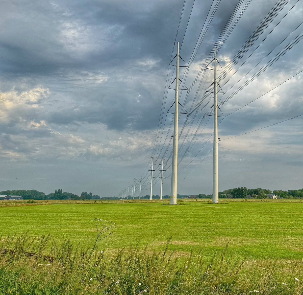 sebasmeijwes's tweet photo. Gisterochtend twintig kilometer gewandeld in den omgeving. Mooi heur.  #doetinchem #jaikgebruikfilters #vinkleuk #herniaherstel https://t.co/Ze2cKwqur4