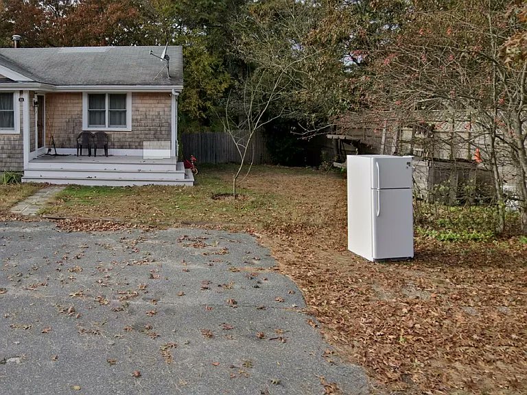 Bad Realty Photos tweet media