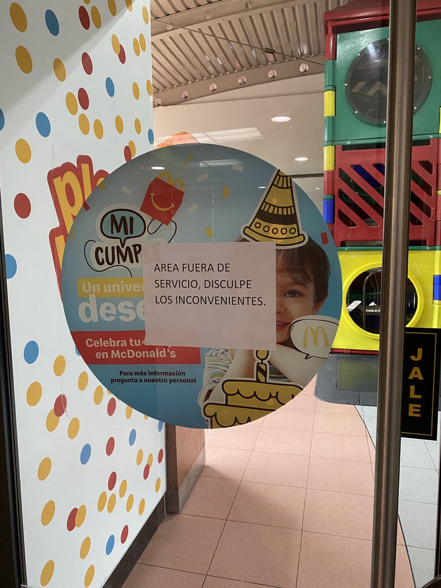 MontejanoIngrid's tweet photo. Si planean llevar a sus niños a los juegos de @McDonaldsMexico les aviso que las
Áreas de juegos de muchas sucursales están CERRADAS! Lo malo es que te hacen gastar porque no avisan y cuando subes te das cuenta que no funcionan. 
Mínimo un aviso antes de comprar y tú decides. https://t.co/1QpMzBvgLT