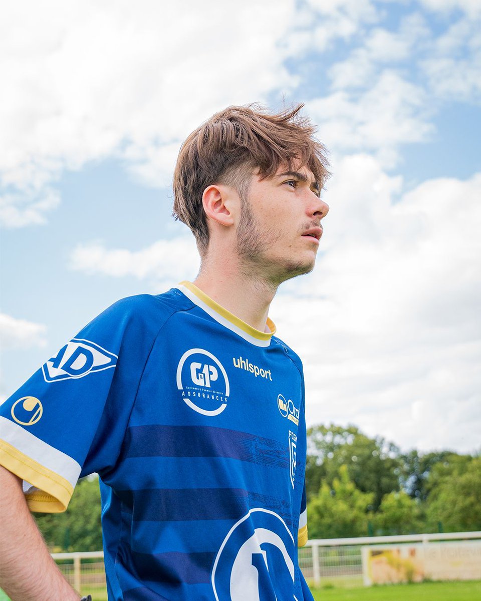 [𝐒𝐚𝐢𝐬𝐨𝐧 𝟐𝟎𝟐𝟒/𝟐𝟎𝟐𝟓] 𝐏𝐚𝐜𝐨𝐦𝐞 𝐆𝐫𝐨𝐬𝐬𝐞𝐭 𝐬’𝐞𝐧𝐠𝐚𝐠𝐞 𝐚𝐯𝐞𝐜 𝐥𝐞 𝐅𝐂 𝐆𝐮𝐢𝐩𝐫𝐲-𝐌𝐞𝐬𝐬𝐚𝐜 !✍🏻

Âge : 19 ans 
Poste : Milieu de terrain
Ancien club : US Bel Air

Bienvenue à Pacome ! 👋🏼

#𝐁𝐥𝐮𝐞𝐀𝐫𝐦𝐲 #𝐌𝐞𝐫𝐜𝐚𝐭𝐨