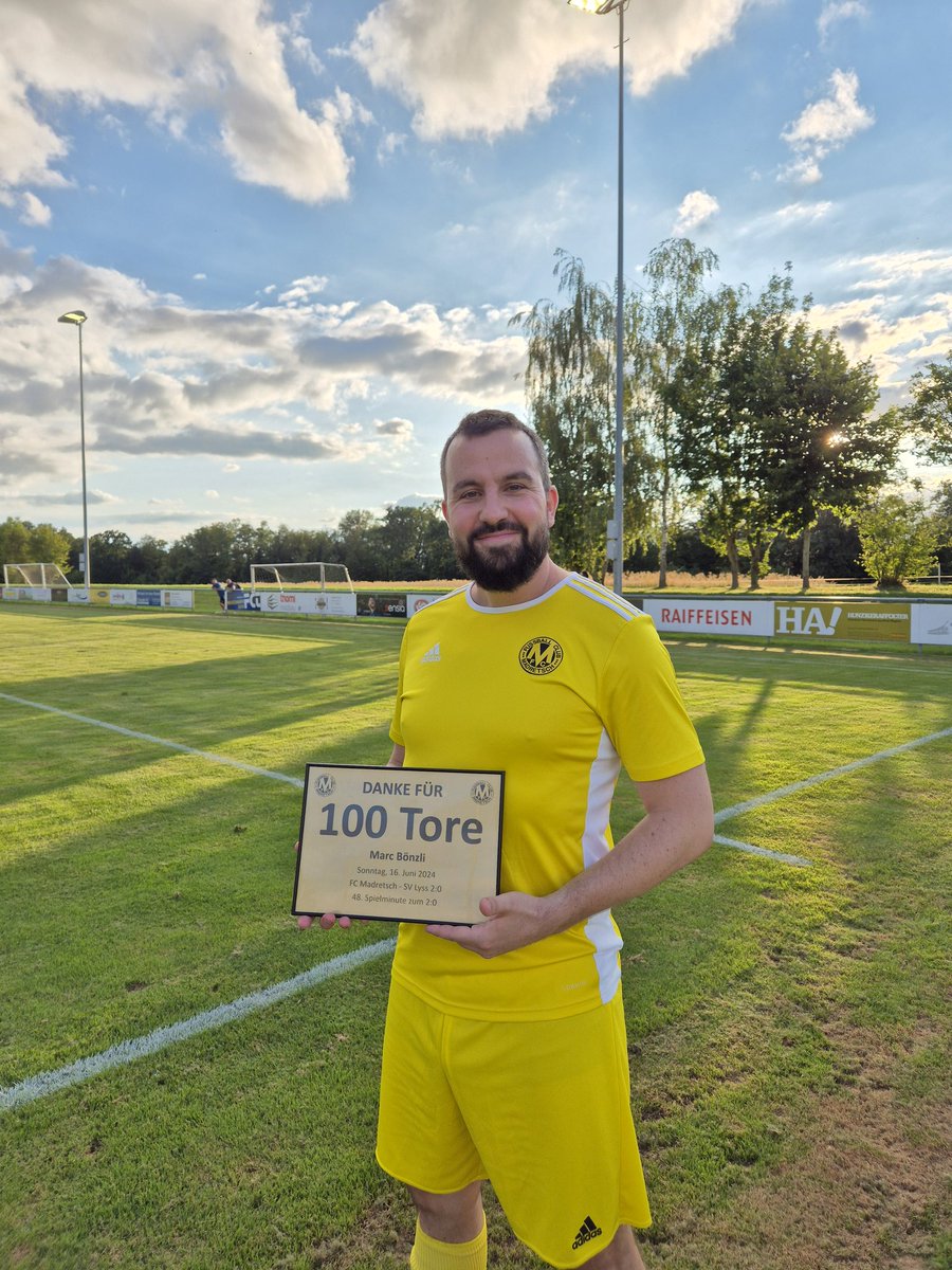 FCMadretsch's tweet photo. DANKE für 100 Tore Marc Bönzli https://t.co/JT72BCy6YB
