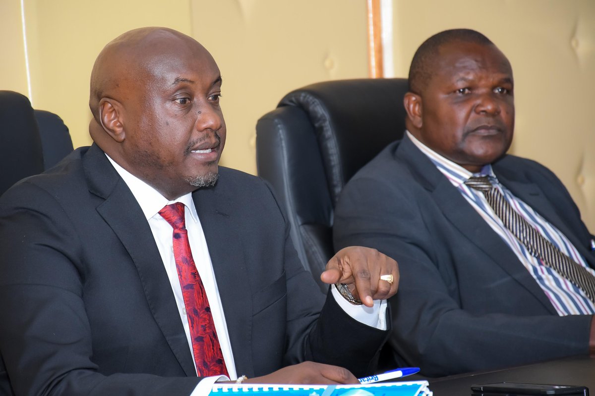 DCoS_KE's tweet photo. @Amos_Gathecha  advised  @Ke_performance  officers to adhere to stipulated  timelines while undertaking their tasks such as Performance Contracting and Delivery Management. He also congratulated @SGNduva  for her recent appointment as @jumuiya  SG. https://t.co/lWdApgsp81