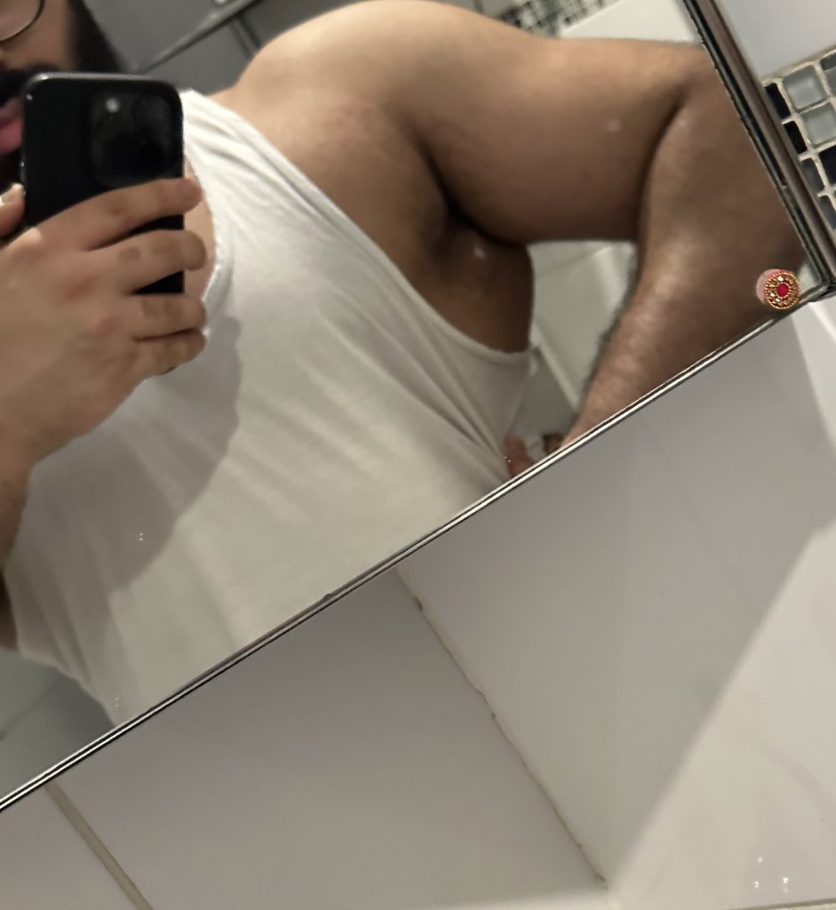 NSC_04_'s tweet photo. About Me: 
(nsfw, nsfw account)
Call me Nav
-19 He/Him
-Bisexual/Open to anything !!
-Horny 24/7 
-Gamer, Gym/Money Obsessed 
-Single
-DMs open

If ur curious to see how i look all u gotta do is ASK

Like nd RT to be mutuals 😊 https://t.co/lurNdVpRjQ