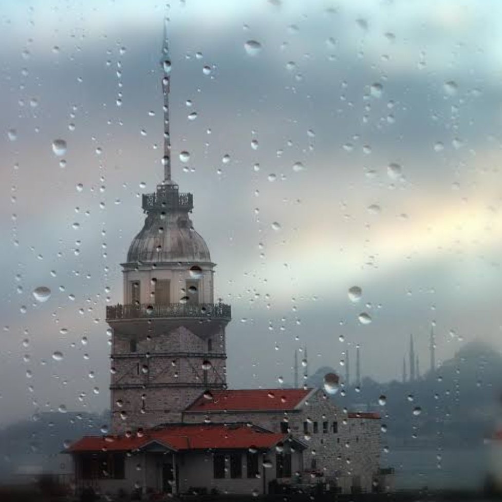 gusholderhaber's tweet photo. İstanbul'da yarın, gök gürültülü sağanak yağmur meydana gelecek. https://t.co/fEhZJBYIRo