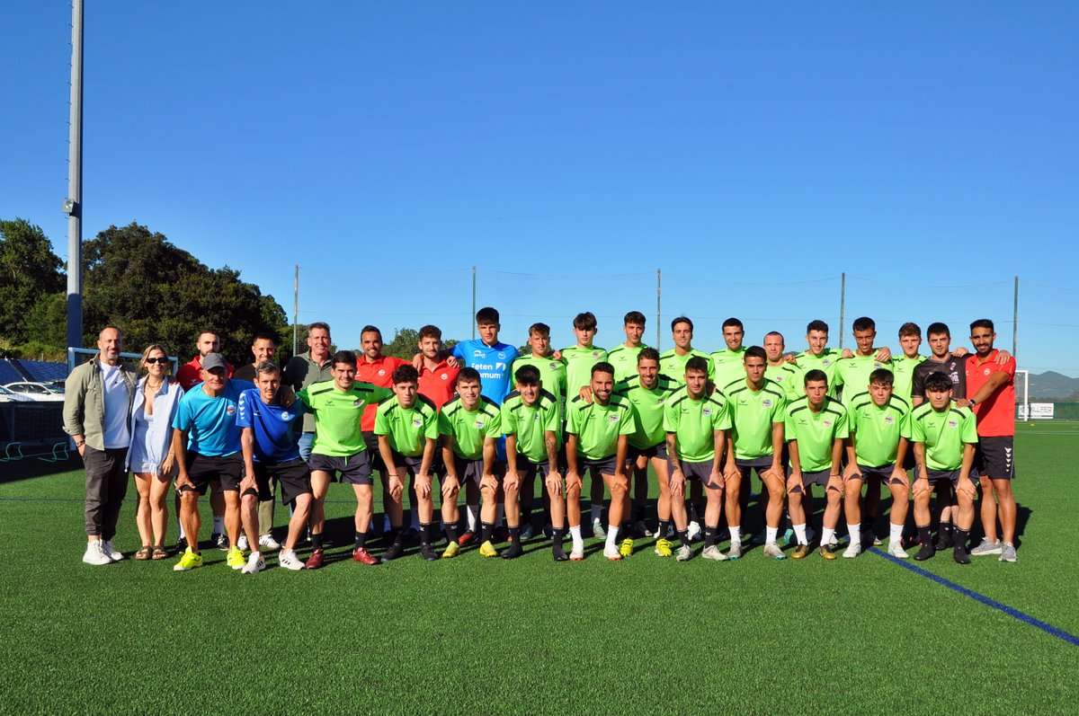 🏋️ ¡𝐂𝐨𝐦𝐞𝐧𝐳ó 𝐥𝐚 𝐩𝐫𝐞𝐭𝐞𝐦𝐩𝐨𝐫𝐚𝐝𝐚!

El primer equipo realizó este lunes su primera sesión de entrenamiento.

cdlaredo.com/comenzo-la-pre…

#CDLaredo #SegundaRFEF #SegundaFederación