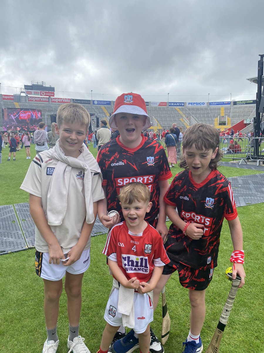 corgal2010's tweet photo. Zach supports his team in both victory &amp; defeat 🙌 #corkhurling #allirelandfinalists2024 #rebels❤️🤍 @OfficialCorkGAA https://t.co/P95k80kq2X