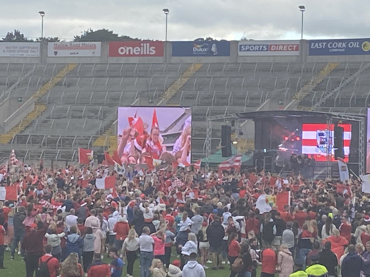 corgal2010's tweet photo. Zach supports his team in both victory &amp; defeat 🙌 #corkhurling #allirelandfinalists2024 #rebels❤️🤍 @OfficialCorkGAA https://t.co/P95k80kq2X