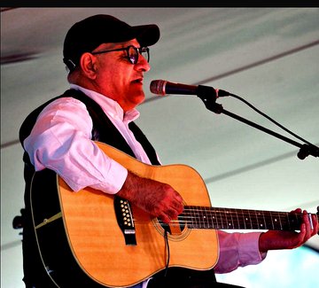BluesmanMikeF's tweet photo. 7 years ago @UptonBlues Meadow Stage #UptonBlues
#LookinBack #KeepinItBlues & #KeepinItLive on #Blueshour today
Play my last ever outdoor event September 13th at Rail & Blues Festival Lincs See https://t.co/WdgCOAX2GG
(pic c/o the late Alan White @UKBluesFed )
russell brand https://t.co/LwSgLVwp4a