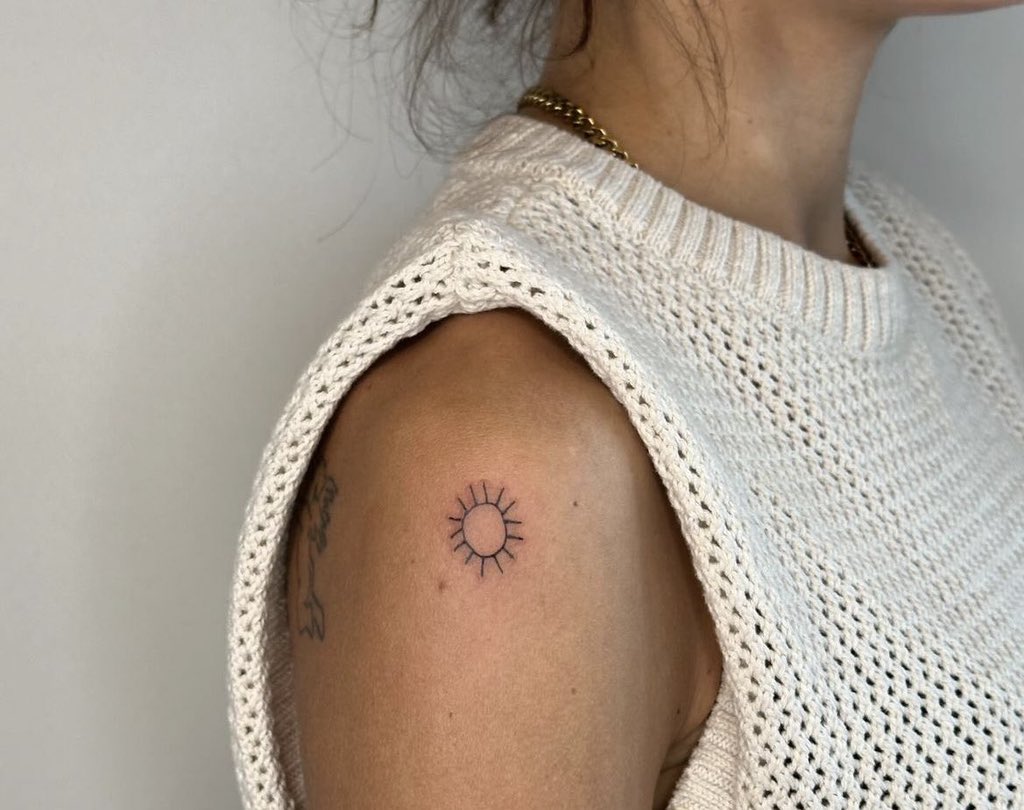 thinkerpurnell's tweet image. 🚨 | ella’s new tattoos