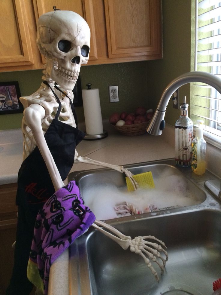 BunnieKat1962's tweet photo. #Skeleton 
#SkeletonLife 
There's always lots of dishes after after you make something. 🙄 These are pics leftover from the #DisasterDinnerParty 
Days!
#Skeleton 
#SkeletonLife https://t.co/sd9yPVFgZh