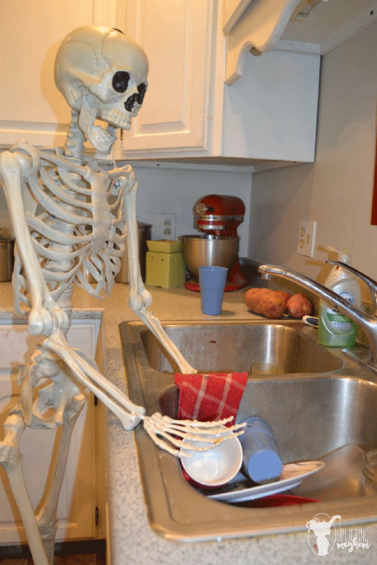 BunnieKat1962's tweet photo. #Skeleton 
#SkeletonLife 
There's always lots of dishes after after you make something. 🙄 These are pics leftover from the #DisasterDinnerParty 
Days!
#Skeleton 
#SkeletonLife https://t.co/sd9yPVFgZh