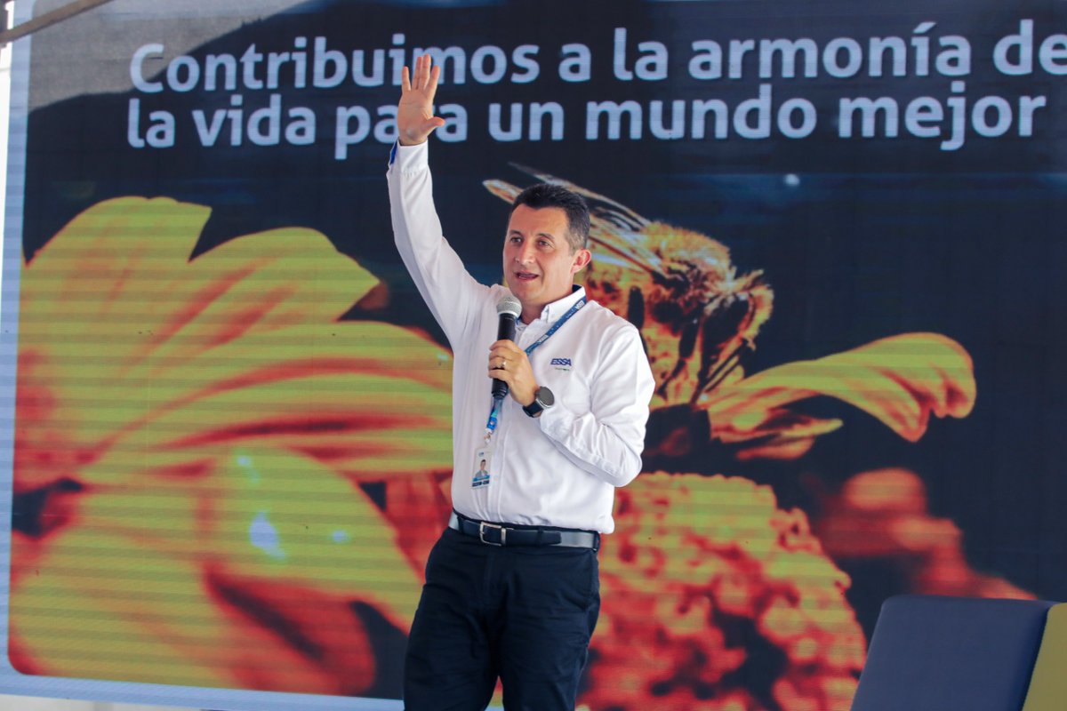 ESSAGrupoEPM's tweet photo. ¡Hoy dimos la bienvenida a Guillermo Valencia como nuevo Gerente de ESSA! 
Su visión en diversificación energética, ética y calidad del servicio fortalecerán nuestro camino hacia el éxito. 
Estamos listos para escribir un nuevo capítulo de nuestra historia. https://t.co/2jgswRjW3B