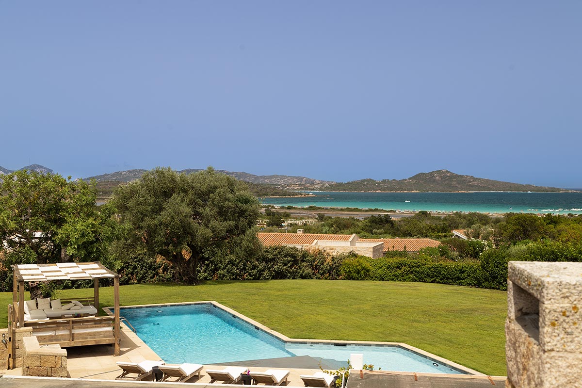 Puntaldia Seaview Two:

rebeccainsardinia.com/.../puntaldia-…

An 8 bedroomed villa with large garden and pool, just a few hundred metres from the beach at Lu Impostu

#RebeccainSardinia #RebeccainSardiniavillas #Sardinia #Italy #summer2024 #Puntaldia #Baglioni