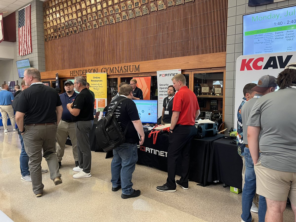 MidwestTechTalk's tweet image. Make sure to check in with our sponsors! #MidwestTechTalk2024