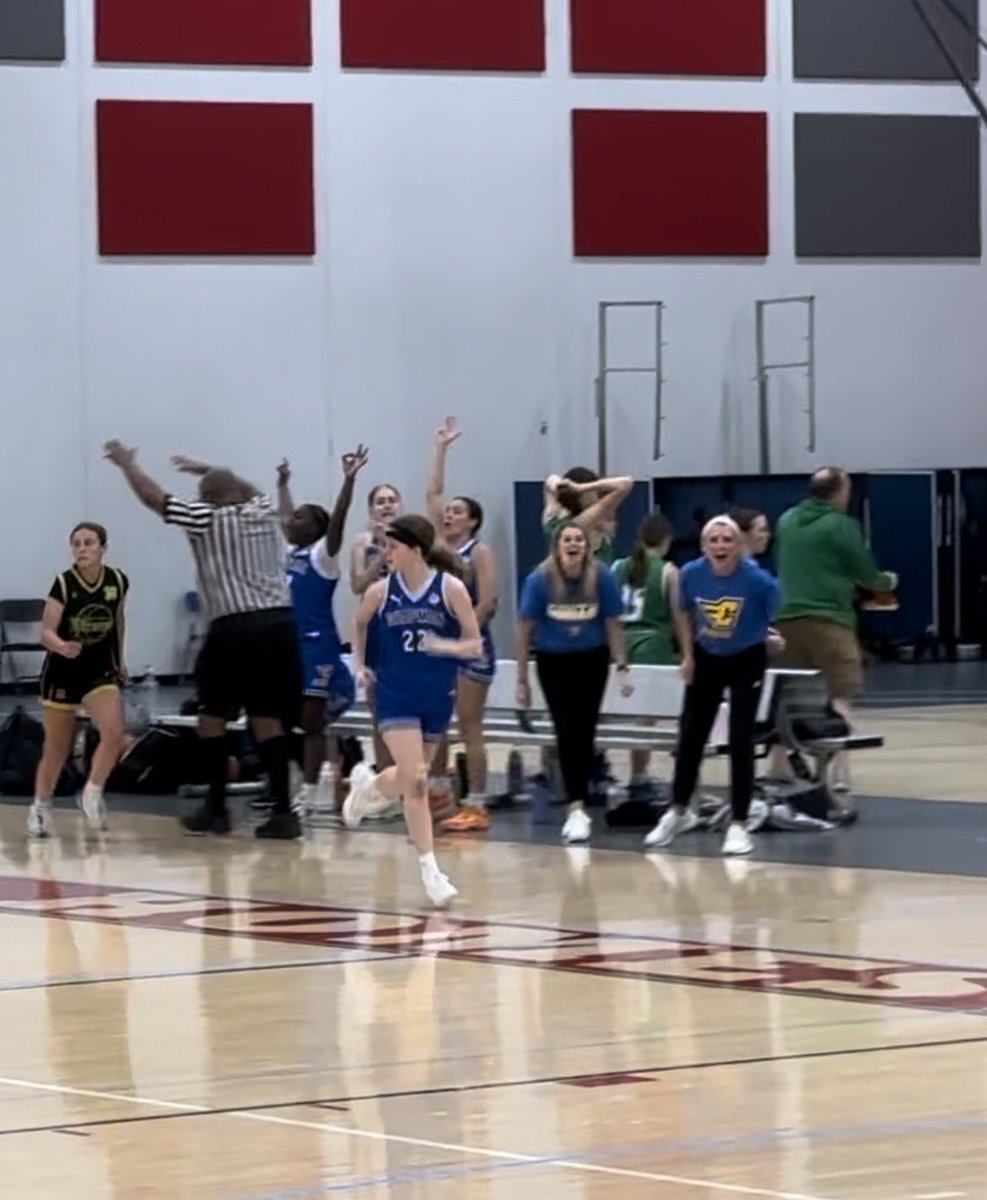 lexysfoeckler22's tweet photo. Wrapped up aau! Extremely thankful for this team and especially the coaches. They allowed me to gain my confidence back and overall make me a better player physically and mentally. Now time to work in the off season but also take the time to rest!
 @HarrisonMaddy @alyssanelson03 https://t.co/R0VM8aLtbb