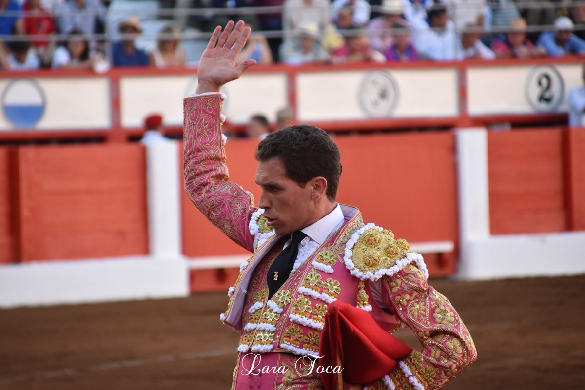 burladerotv's tweet photo. FESTEJOS-. Ginés y Santader, una relación duradera #Santander @lancesdefuturo @ayto_santander
@TorosBanuelos  @castella_gm , @EmiliodeJusto @ginesmarinm @aitor_vian @LaraToca  https://t.co/Wtvluw1r57 https://t.co/P3TKmNuoxl