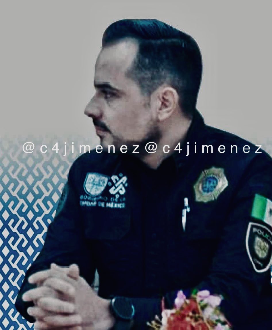 c4jimenez's tweet photo. HONORES PARA el COMISARIO MILTON FIGUEROA
Una lluvia de pétalos, la Banda de Guerra, sus compañeros, amigos…
Es parte de la despedida para el mando de @SSC_CDMX
Encabezó la captura de sicarios, homicidas, secuestradores, narcos… ayer lo mataron.

Su historia en #C4EnAlerta https://t.co/Mf3tINIYoY