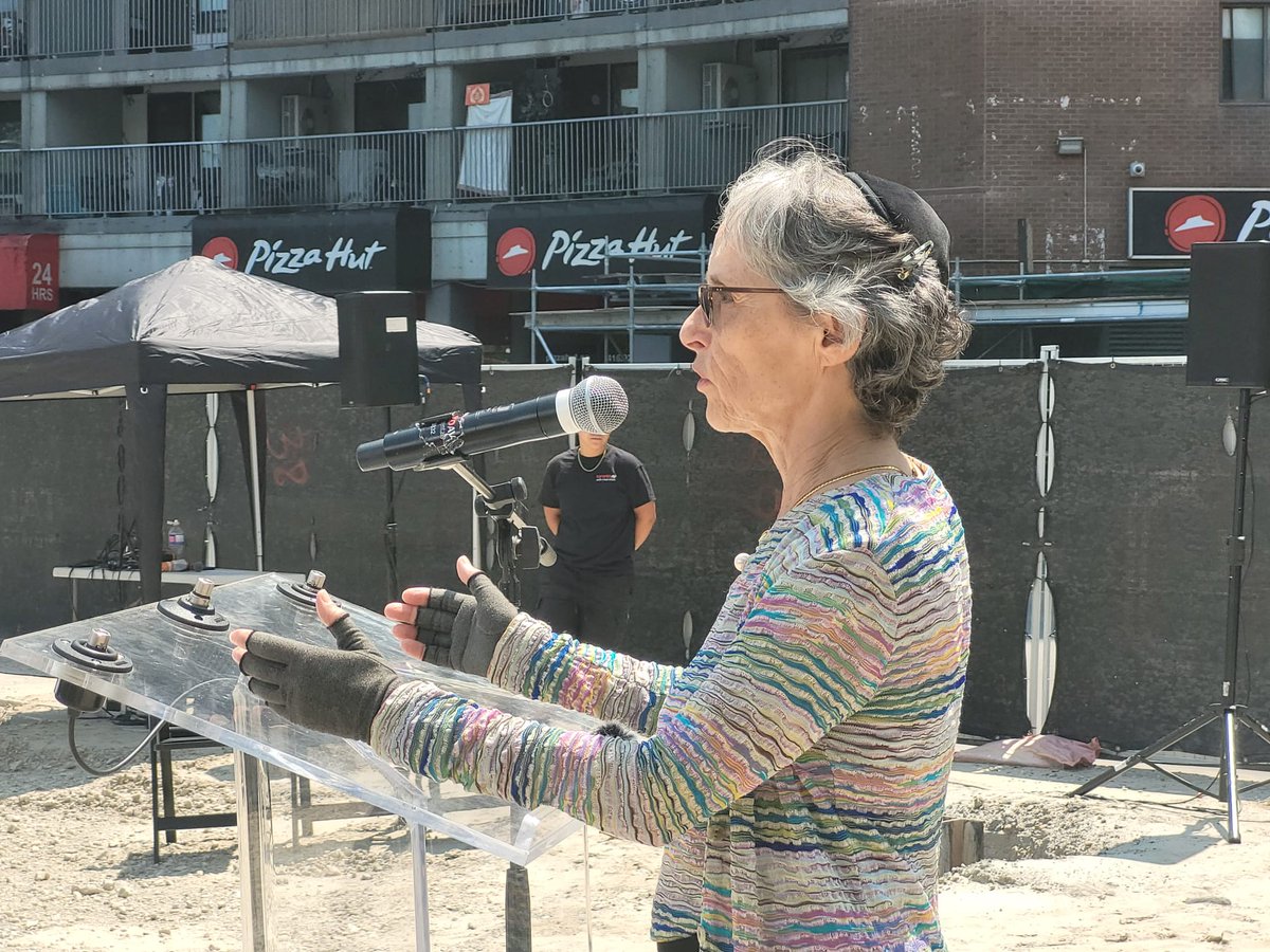 DianneSaxe's tweet photo. Wonderful to speak today at the groundbreaking at Park Road for what will be a 27-storey flatiron building overlooking Yorkville! Many thanks to the team @CDDevelopments
#Toronto #TorontoConstruction #Construction #Unirose #BYTime #Yorkville https://t.co/RabDk0Q8f9