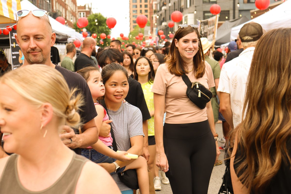 cweuclidsouth's tweet photo. Euclid South in the CWE came alive with the Red Lantern City Market 2024 Festival! Celebrating various Asian cultures, the event featured delicious food, kung fu demonstrations, calligraphy, and taiko drums. The festival brought the community together for an unforgettable night. https://t.co/iyXSilFVBB