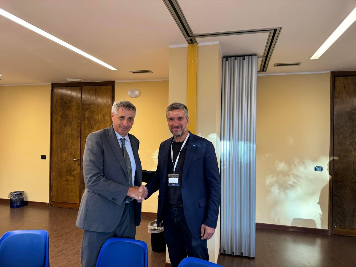 🔹RINNOVO CCNL CERAMICA: SIGNIFICATIVI AUMENTI SALARIALI E IMPORTANTI MIGLIORAMENTI NORMATIVI🤝

Per tutti i dettagli, leggi il comunicato completo sul nostro sito👇
uglfederazionechimici.it/2024/07/22/rin…

#UGLChimici #CCNLCeramica #SaluteESicurezza #LavoroAgile #DirittiDeiLavoratori