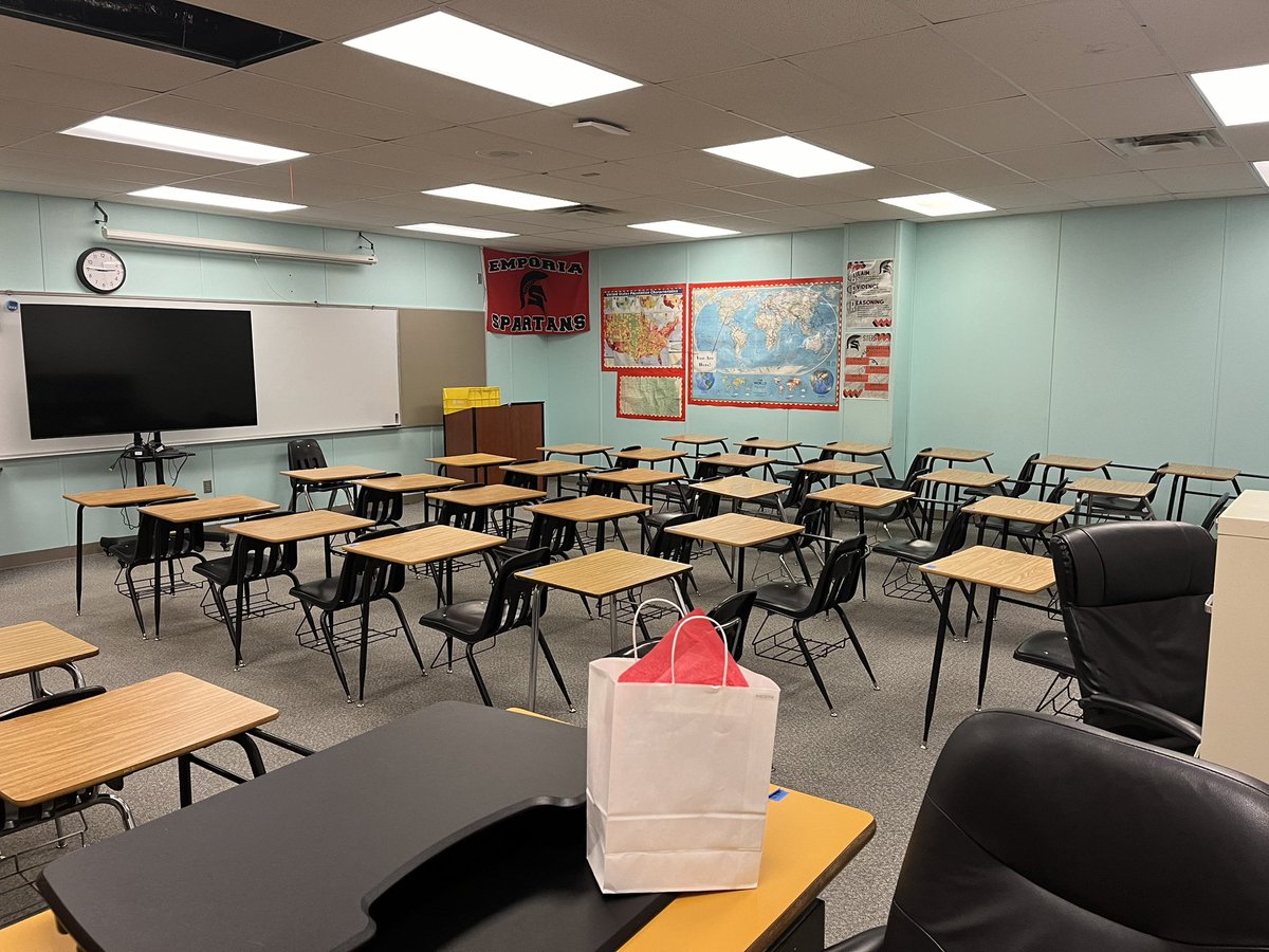 TheCalebShort's tweet image. Great first day here in Emporia! I’m hyped for this new chapter!