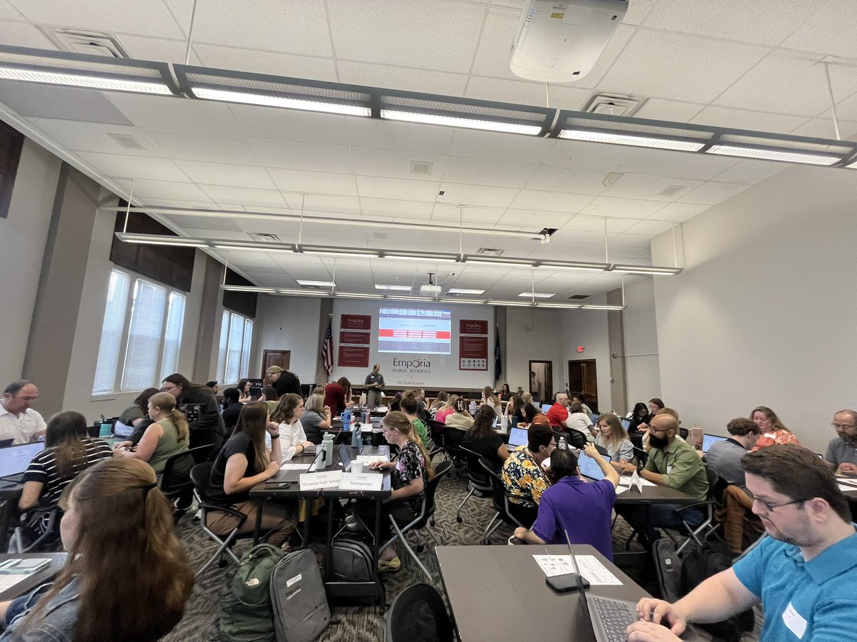 TheCalebShort's tweet image. Great first day here in Emporia! I’m hyped for this new chapter!