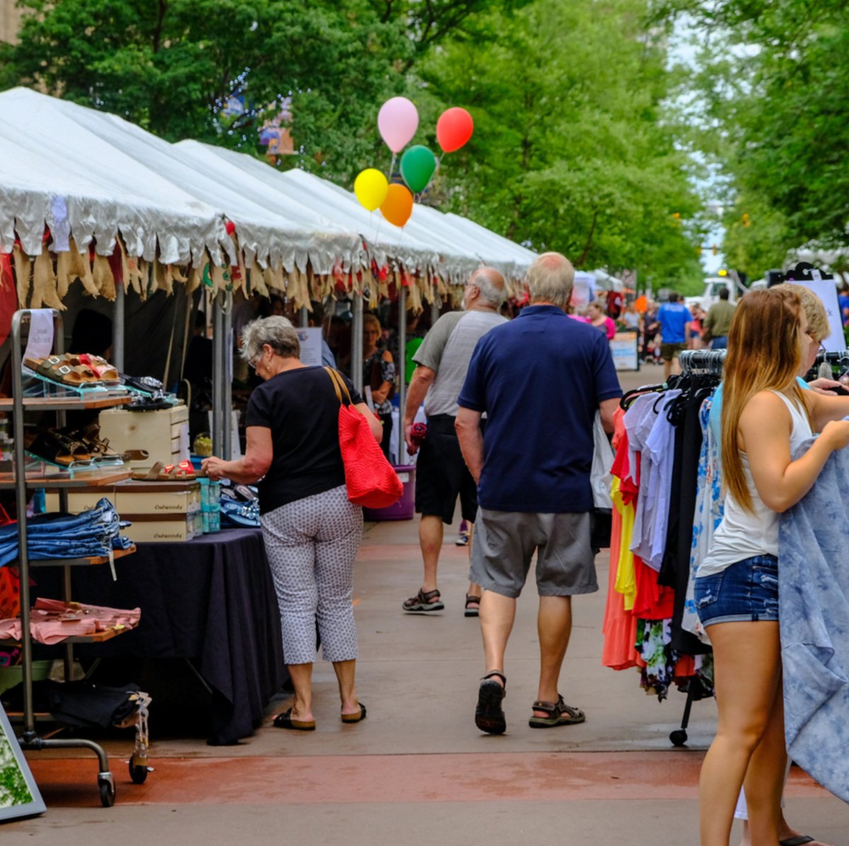 DwntwnKalamazoo's tweet photo. Get ready for the Summer Sidewalk Sales coming back to Downtown Kalamazoo! From July 25-27 on the Kalamazoo Mall, enjoy incredible deals and discoveries from over 25 participating shops.
#weare #downtownkalamazoo #sidewalksales #worththetrip #downtownisthedestination https://t.co/CdvHlnHhBc