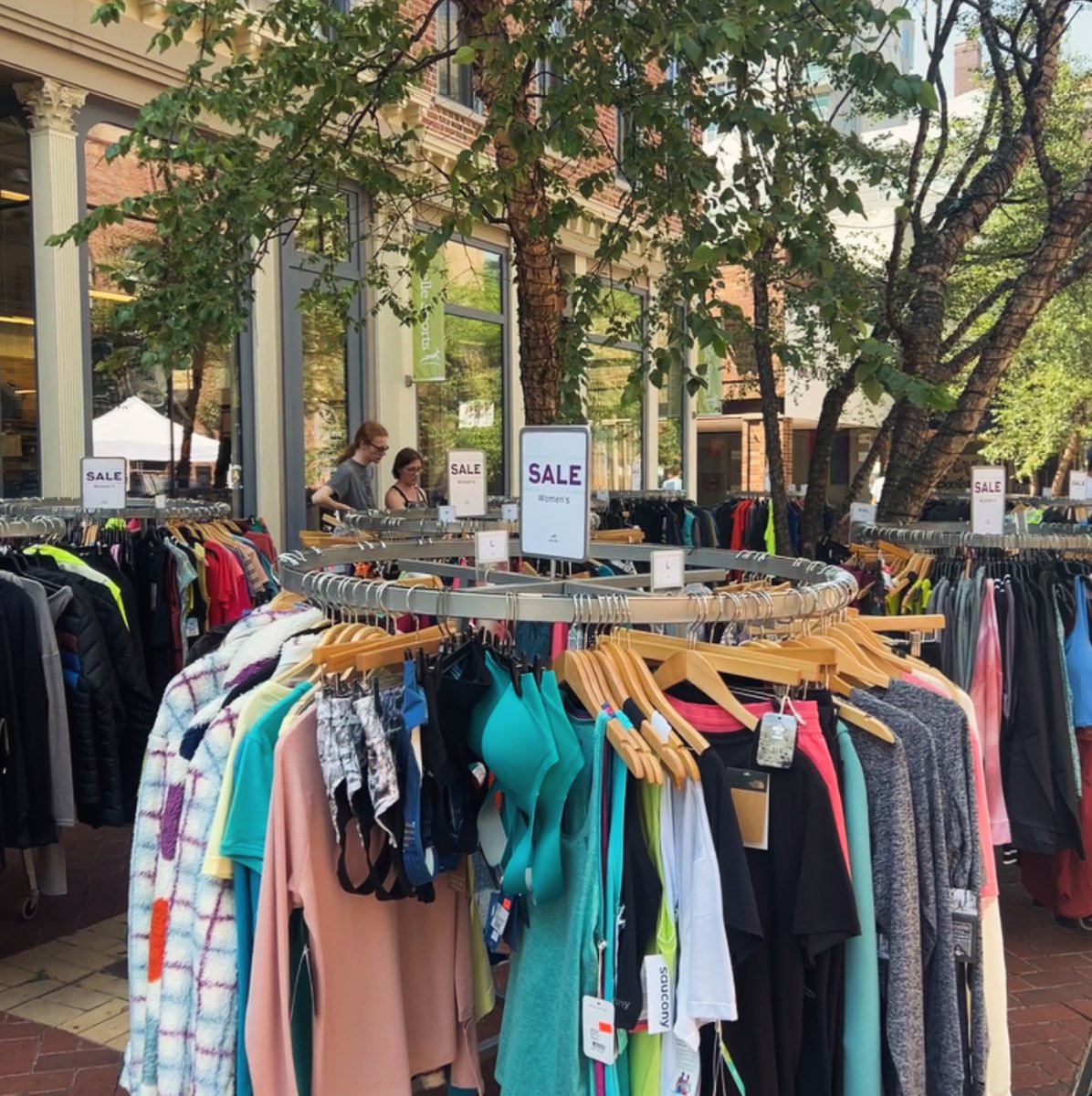 DwntwnKalamazoo's tweet photo. Get ready for the Summer Sidewalk Sales coming back to Downtown Kalamazoo! From July 25-27 on the Kalamazoo Mall, enjoy incredible deals and discoveries from over 25 participating shops.
#weare #downtownkalamazoo #sidewalksales #worththetrip #downtownisthedestination https://t.co/CdvHlnHhBc