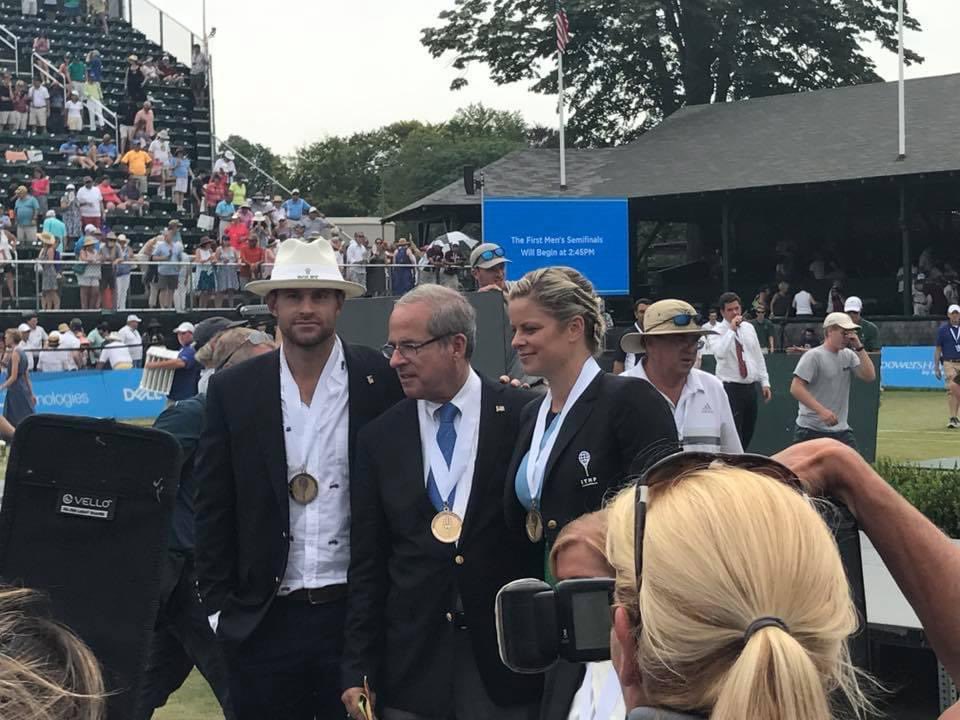 deanna03's tweet photo. 7 years ago me and mom made a quick trip to Rhode Island to see one of my favorite people inducted into the tennis hall of fame. It was a bittersweet experience but one I’m glad I didn’t miss. @andyroddick https://t.co/aGgo5e5roe