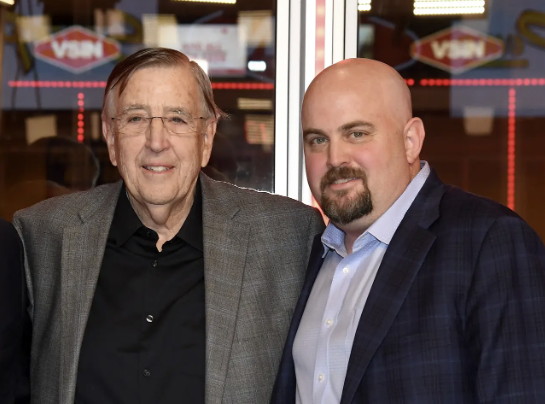 Breaking: Musburger Media announced Mon that it has purchased VSiN, The Sports Betting Network (“VSiN”), from #DraftKings. Original VSiN founders Brian Musburger and Bill Adee will lead the network moving forward. Terms of the deal were not disclosed.  <a href="/VSiNLive/">VSiN</a>