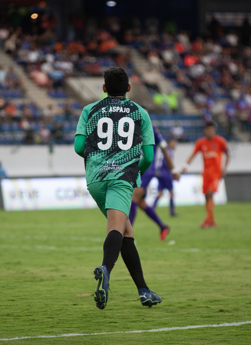 LigaFUTVE's tweet photo. 🧤 • Una garantía en el arco para @Metropolitanos_ 

💜 • Samuel Aspajo aprovechó su oportunidad con el conjunto violeta en la #CopaVenezuela, destacándose con grandes intervenciones a lo largo del torneo y en la Gran Final en el Brígido Iriarte. 

🔛 • Además, el cancerbero sumó su primera titularidad en la #LigaFUTVE en el inicio del Clausura 2024 
👀 • ¡Para no perderlo de vista! 

📸 • @freeloop 
#LigaFUTVEBancoDeVenezuela