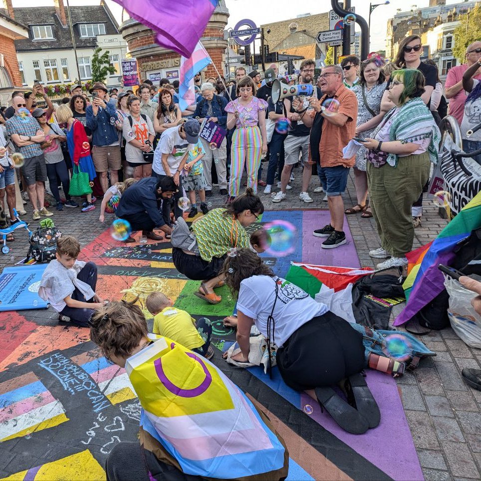 ClaptonCFC's tweet photo. No to LGBTQ+ hate! 

Forest Gate came out in force tonight to redraw the Progress Pride flag at the station. 

We're proud to wear the flag on our sleeve 🏳️‍🌈🏳️‍⚧️ https://t.co/YQ4k7I0kjI