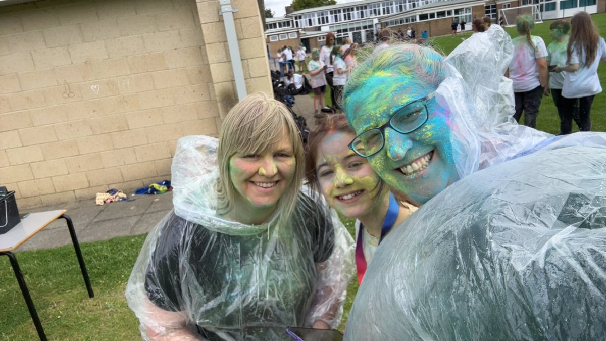 Great to support the <a href="/DRETsport/">DRET Sport</a> <a href="/TMiddlecottPE/">Thomas Middlecott PE</a> annual colour run 🟡🟢🔵🟣🔴🟠