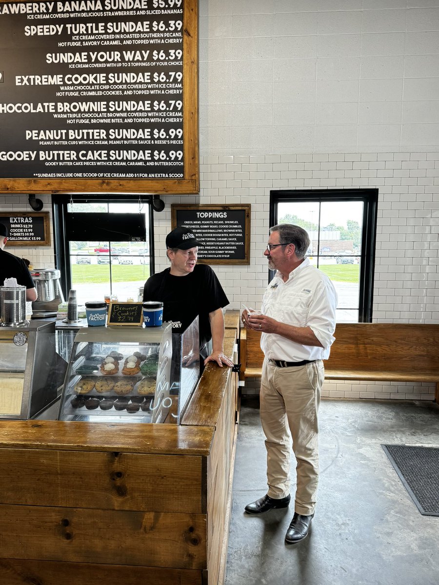 KurtUSchaefer's tweet photo. Fantastic conversation at the Ice Cream Factory in Eldon re: AG issues, closing the borders and Making Congress Work Again!

The ice cream was pretty darn good too! #MO03 https://t.co/SRexDOvWj7