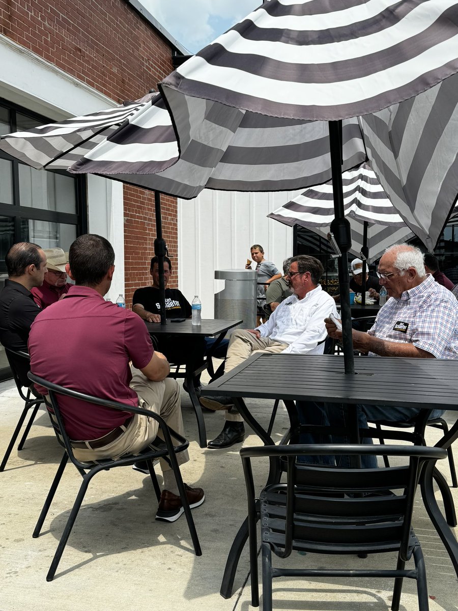Fantastic conversation at the Ice Cream Factory in Eldon re: AG issues, closing the borders and Making Congress Work Again!

The ice cream was pretty darn good too! #MO03