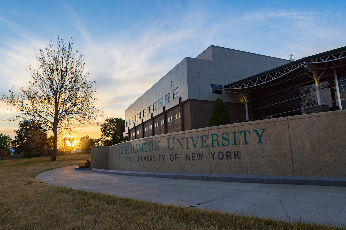 Come join our team @BinghamtonU! We have an opening for a technical writer who will cover the exciting battery initiatives here &amp; other key research areas such as neuroscience &amp; electronics packaging. Apply: rfbu.interviewexchange.com/jobofferdetail… #Binghamton #scicomm #highered #job #SUNY