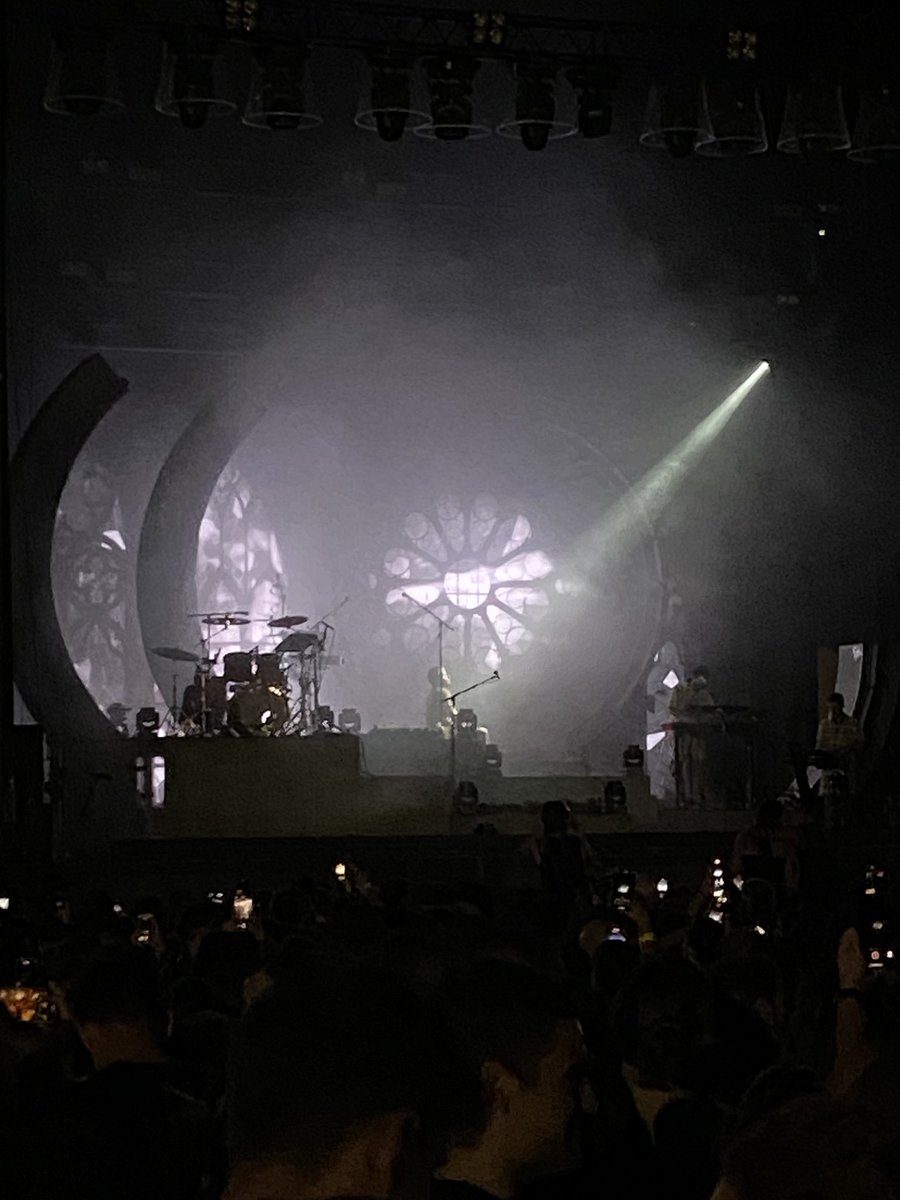 'Van plorant els núvols grisos.
I ens fan enyorar el bon temps,
el record del que vam ser'
<a href="/OquesGrasses/">Oques Grasses</a> 
<a href="/paupaterres/">Paupaterres</a> 
#Tàrrega