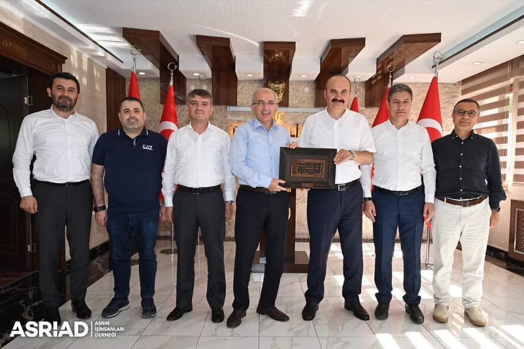 ASRİAD Genel Bşk. Cemil Yıldız ve genel merkez Yönetim Kurulu üyeleriyle birlikte, Batman Valimiz Sn.Ekrem Canalp'i ziyaret ettik. Batman sanayisi, işsizlik ve istihdam gibi pek çok konuda istişarede bulunduk. Misafirperverliği ve ilgisi için Sn.Valimize teşekkürlerimizi sunarız